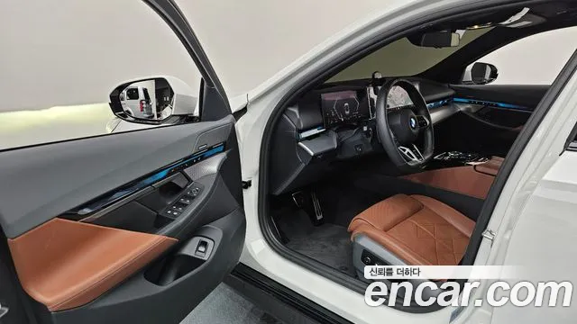 BMW 5-Series 5 серия (G60) 530i xDrive M Sport — Фото автомобиля 6
