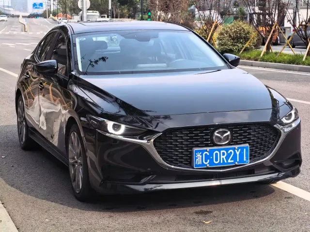 Mazda Axela — Фото автомобиля 8