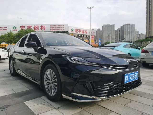 Toyota Camry — Фото автомобиля 2