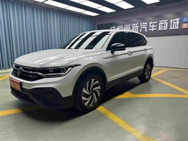 Фотография автомобиля — Volkswagen Tiguan L