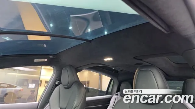 Tesla Model X — Фото автомобиля 18