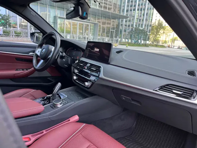 BMW 5 Series — Фото автомобиля 17