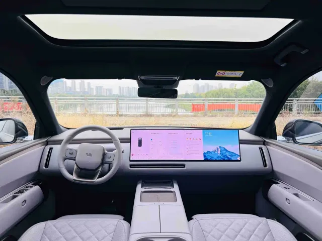 Li Auto L8 — Фото автомобиля 5