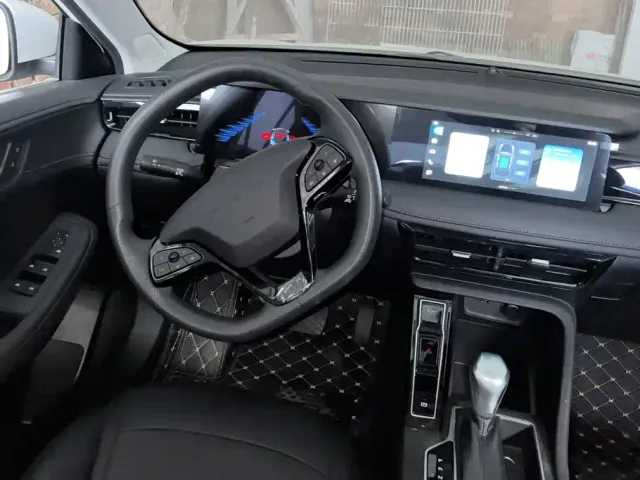 Roewe i5 — Фото автомобиля 15