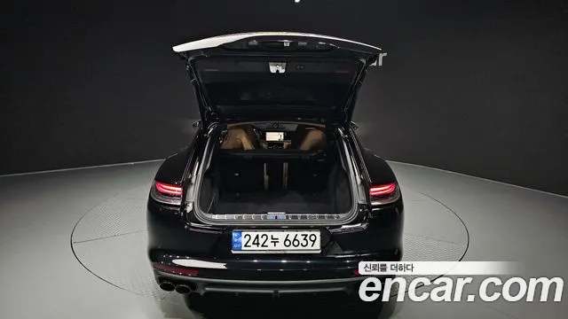 Porsche Panamera — Фото автомобиля 30