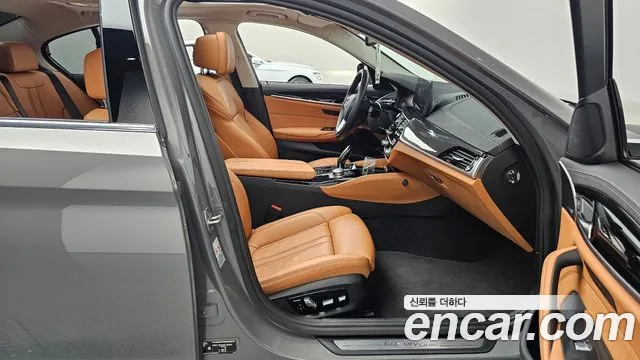 BMW 5 Series G30 — Фото автомобиля 16