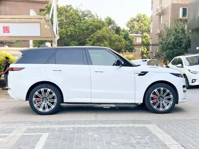Land Rover Range Rover Sport — Фото автомобиля 6