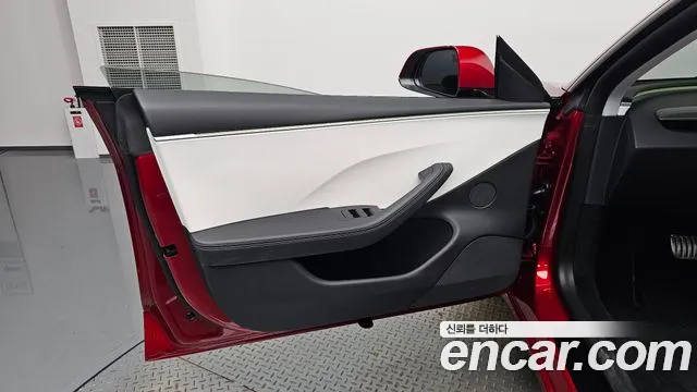 Tesla Model 3 — Фото автомобиля 13