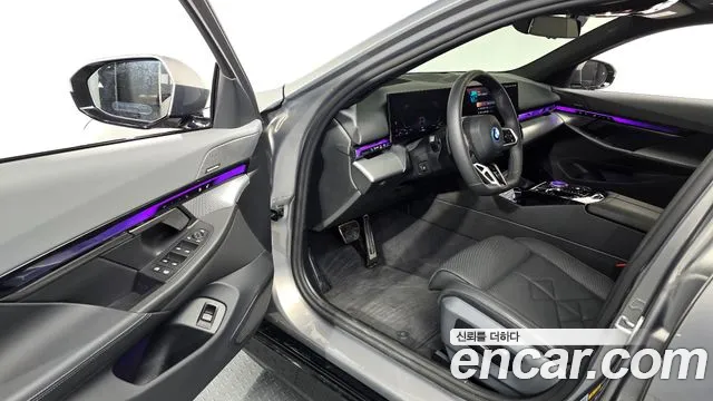 BMW 5 Series G60 — Фото автомобиля 10