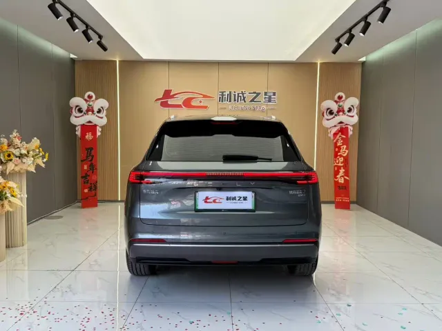 Geely Galaxy Starship 7 EM-i — Фото автомобиля 10