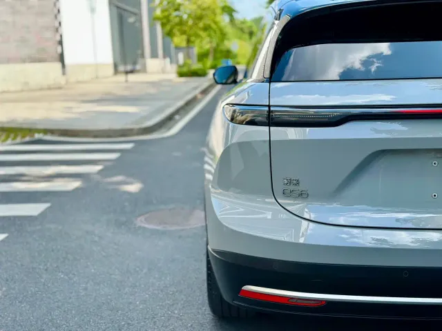 Nio ES6 — Фото автомобиля 7