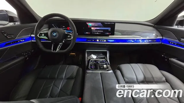 BMW i7 — Фото автомобиля 7