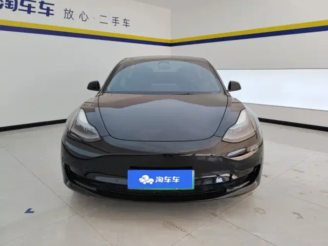 Tesla Model 3 — Фото автомобиля 2