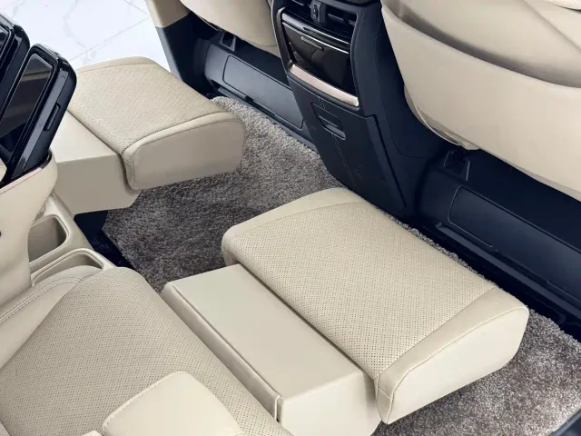 Toyota Alphard — Фото автомобиля 18