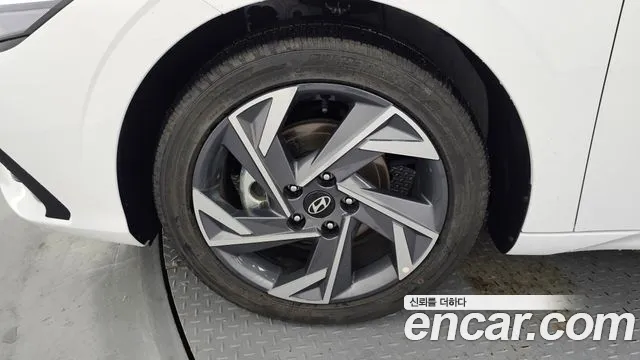 Hyundai AVANTE Inspiration — Фото автомобиля 5
