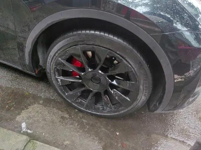 Tesla Model Y — Фото автомобиля 6