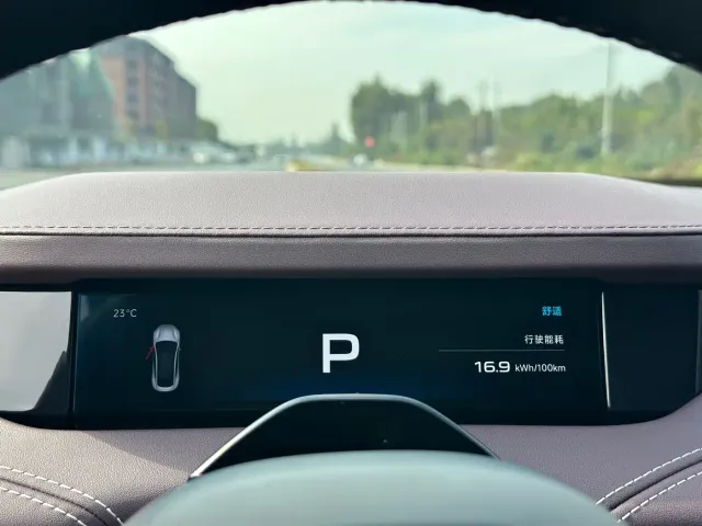 Xiaomi SU7 — Фото автомобиля 13