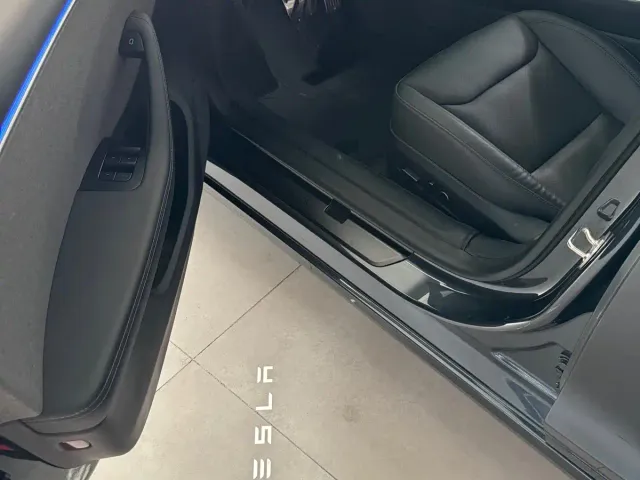 Tesla Model 3 — Фото автомобиля 17