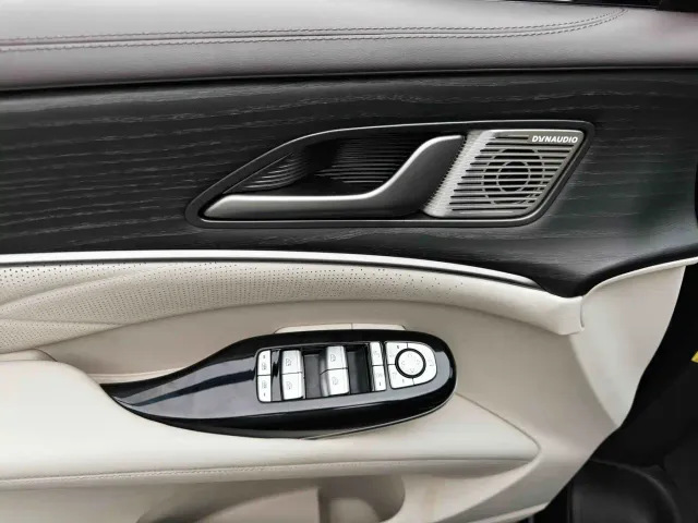 Denza Denza D9 2024 DM-i 980 AWD Flagship — Фото автомобиля 10