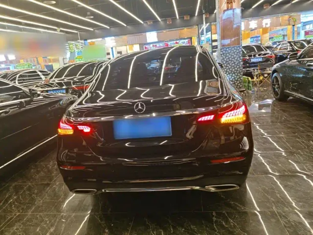 Mercedes-Benz E-Class — Фото автомобиля 5