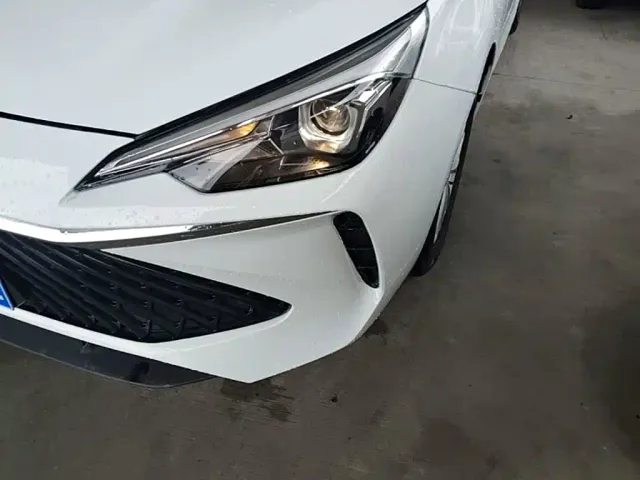 Roewe i5 — Фото автомобиля 17