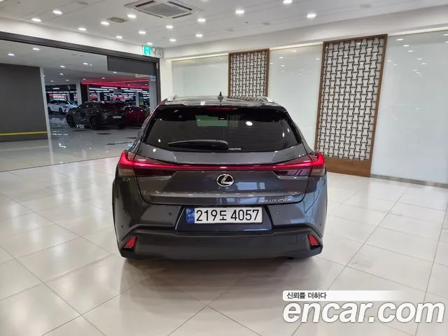 Lexus UX — Фото автомобиля 4
