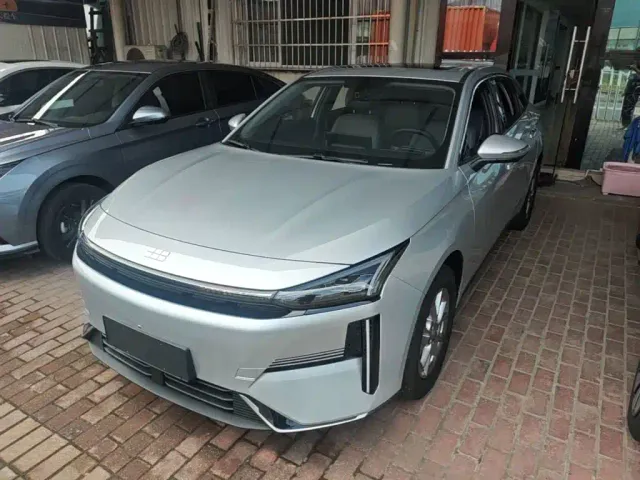 Фотография автомобиля — Geely Galaxy L6