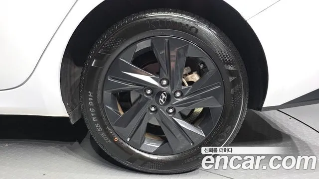 Hyundai AVANTE Avante (CN7) — Фото автомобиля 21
