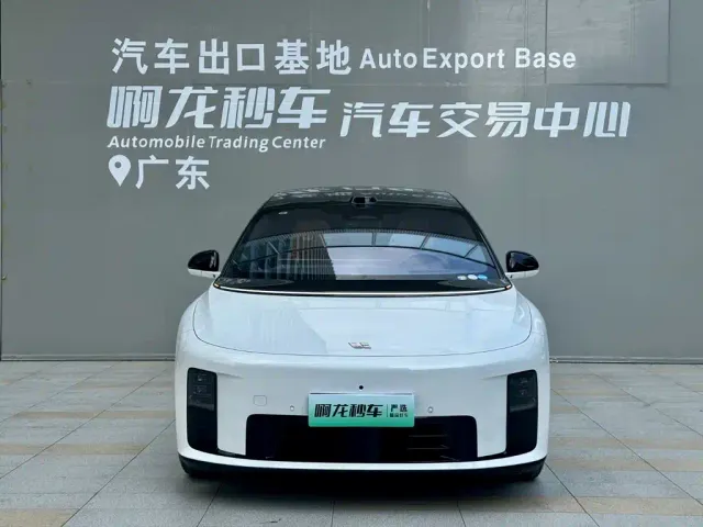 Li Auto i8 — Фото автомобиля 2