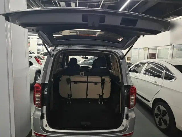 Wuling Hongguang — Фото автомобиля 18