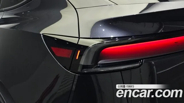 Tesla Model Y — Фото автомобиля 22