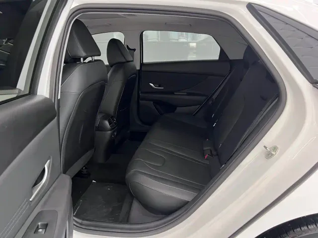 Hyundai Elantra — Фото автомобиля 15