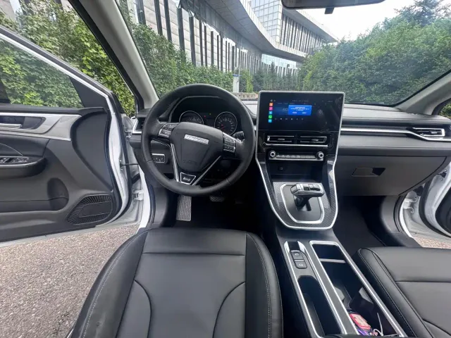 Haval M6 — Фото автомобиля 10