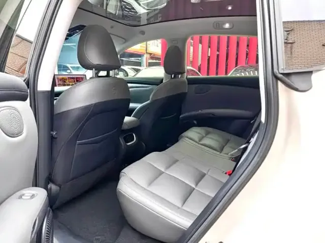 IM Motors LS6 — Фото автомобиля 6