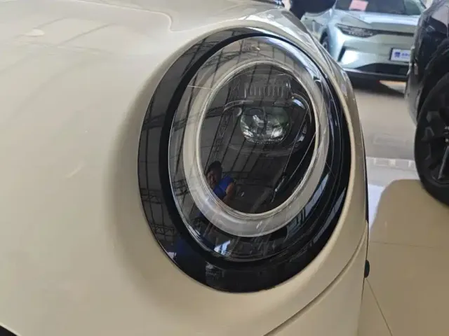 MINI MINI 2022 1.5T COOPER Artist — Фото автомобиля 5