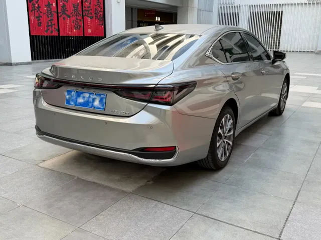 Lexus ES — Фото автомобиля 4