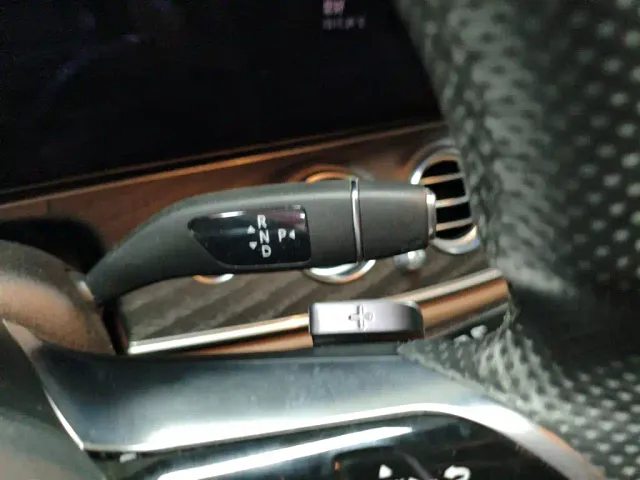 Mercedes-Benz E-Class — Фото автомобиля 5