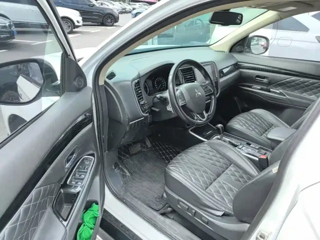 Mitsubishi Outlander — Фото автомобиля 15