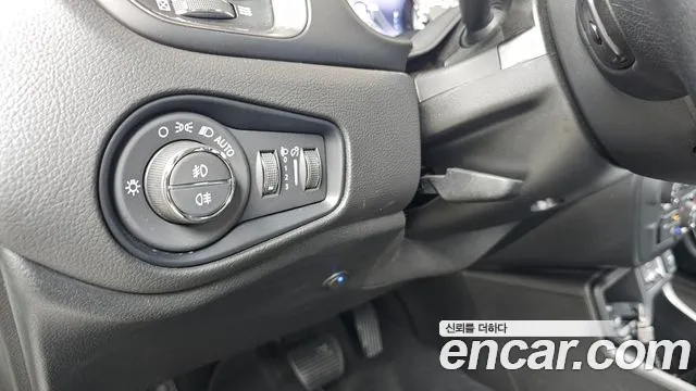 Jeep Renegade — Фото автомобиля 19