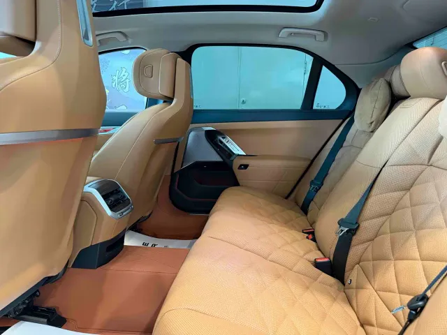 BMW 7 Series — Фото автомобиля 18