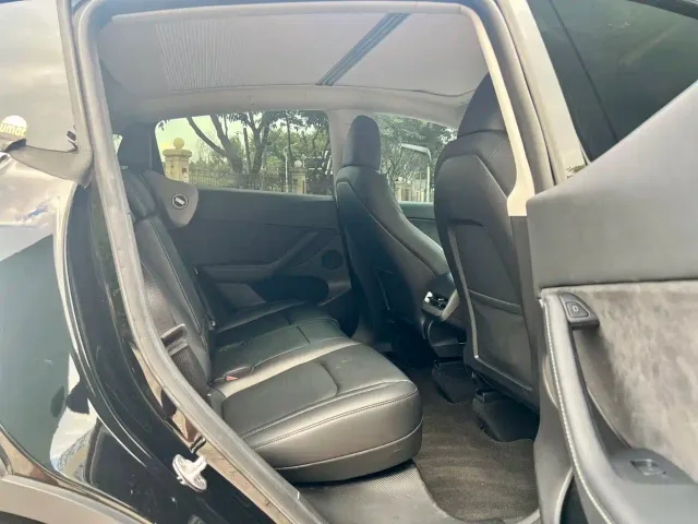 Tesla Model Y — Фото автомобиля 15