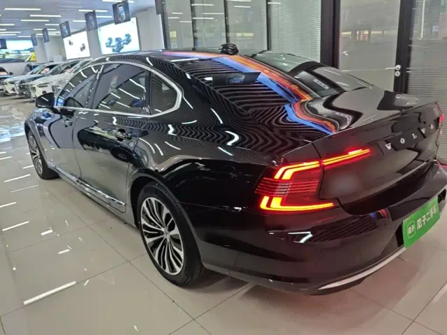 Volvo S90 — Фото автомобиля 4