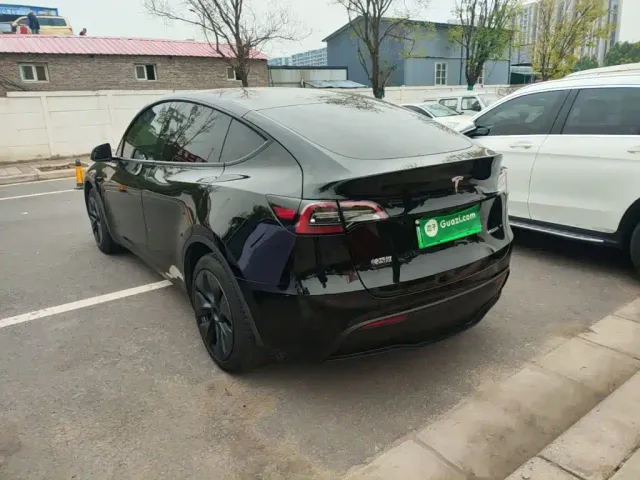 Tesla Model Y — Фото автомобиля 4