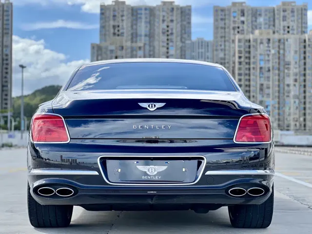 Bentley Flying Spur — Фото автомобиля 15