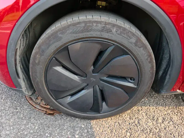 Tesla Model Y — Фото автомобиля 16