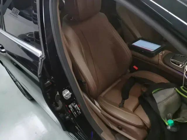 Mercedes-Benz E-Class — Фото автомобиля 24