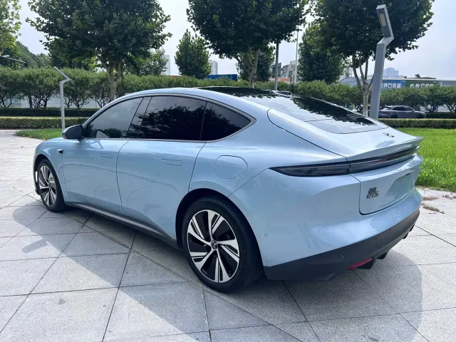 Nio ET5 — Фото автомобиля 5