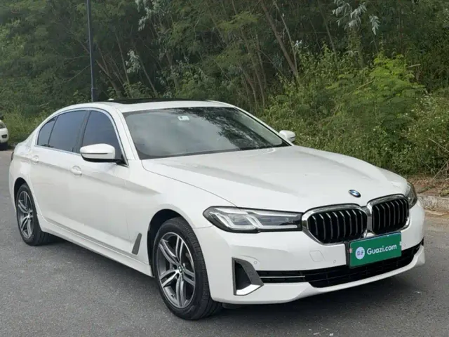 BMW 5 Series — Фото автомобиля 22