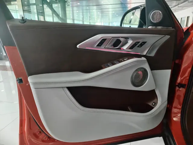 BMW XM — Фото автомобиля 9