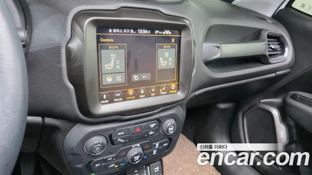 Jeep Renegade — Фото автомобиля 15